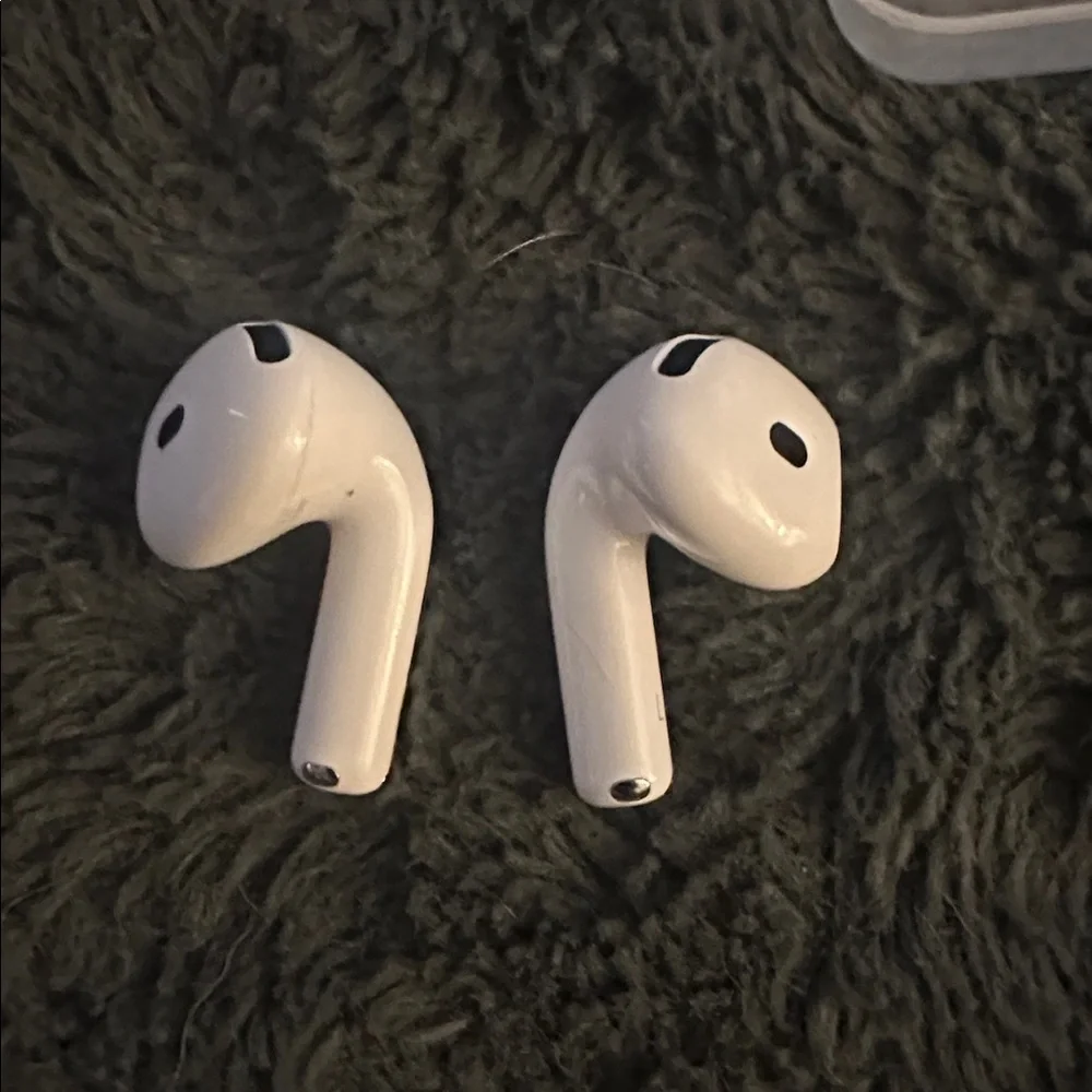 Apple Airpod 4 ear buds only NO CASE